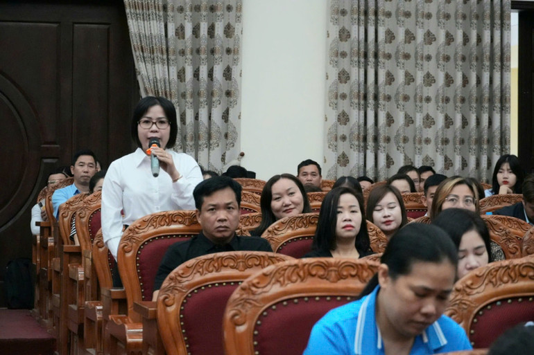 Đại diện Công ty TNHH Compal (Việt Nam) phát biểu ý kiến.