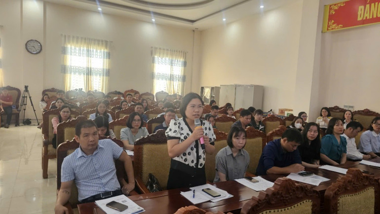 Đại diện doanh nghiệp đặt câu hỏi.