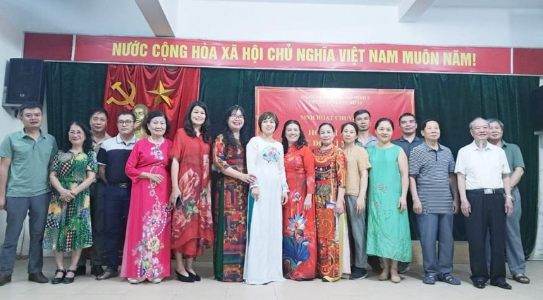 Trưởng/Phó các Liên gia Văn hóa Tổ dân phố 12 - nòng cốt triển khai các hoạt động của Liên gia văn hóa. (Ảnh: Nhân vật cung cấp) Trưởng/Phó các Liên gia Văn hóa Tổ dân phố 12 - nòng cốt triển khai các hoạt động của Liên gia văn hóa. (Ảnh: Nhân vật cung cấp)