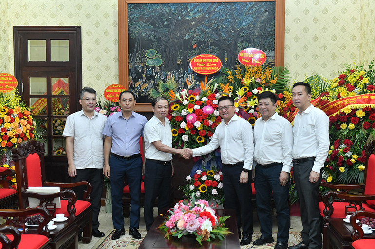 Đồng chí Phạm Tất Thắng gửi những lời chúc tốt đẹp nhất đến đội ngũ người làm Báo Nhân Dân. (Ảnh: Đăng Khoa)