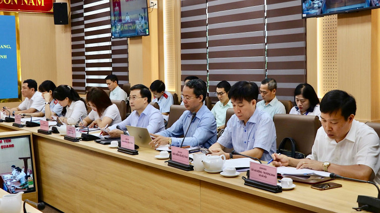 Lãnh đạo các cơ quan liên quan tham gia buổi tiếp công dân.