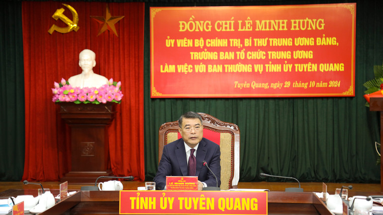 Đồng chí Lê Minh Hưng, Ủy viên Bộ Chính trị, Bí thư Trung ương Đảng, Trưởng Ban Tổ chức Trung ương phát biểu tại buổi làm việc.