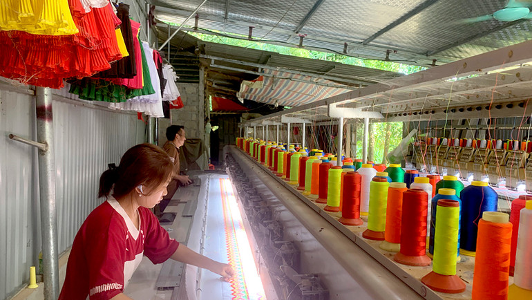Xưởng dệt thổ cẩm tại thôn Nà Tang, xã Hùng Lợi, huyện Yên Sơn tạo việc làm thường xuyên cho 20 lao động ở xã.