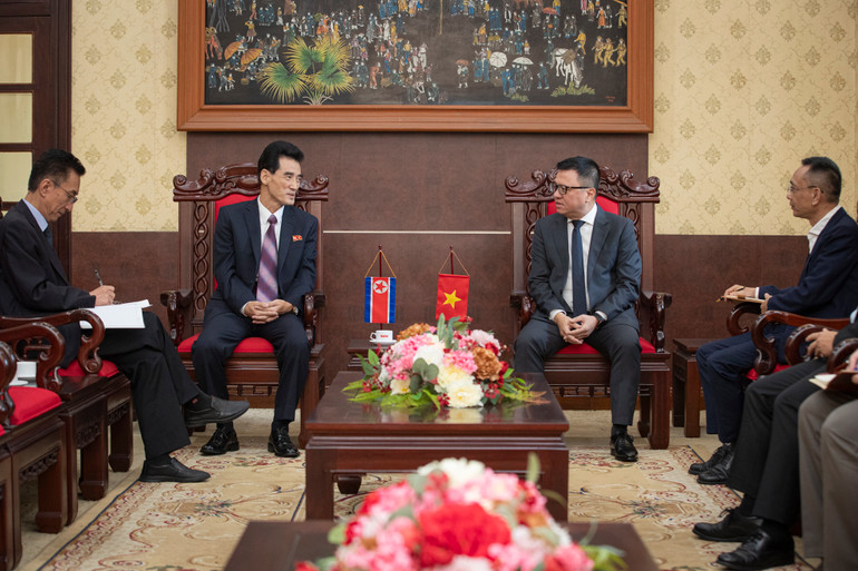 Quang cảnh buổi làm việc. (Ảnh: SƠN TÙNG)