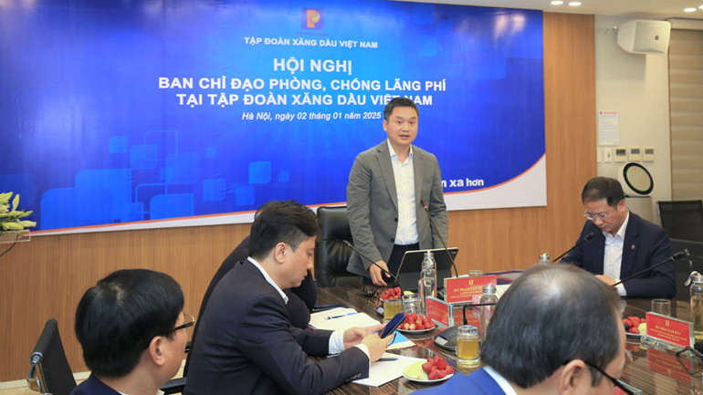 Đồng chí Phạm Văn Thanh, Ủy viên Ban Thường vụ Đảng ủy Khối Doanh nghiệp Trung ương, Bí thư Đảng ủy, Chủ tịch Hội đồng quản trị Petrolimex phát biểu chỉ đạo hội nghị