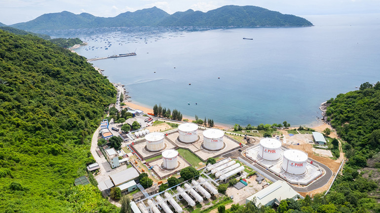 Kho xăng dầu của PVOIL tại Vũng Rô, tỉnh Phú Yên