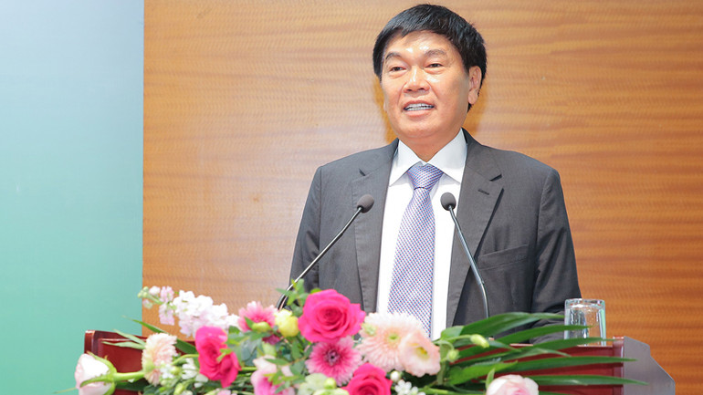 Chủ tịch Hội đồng quản trị Tập đoàn Hòa Phát Trần Đình Long phát biểu tại lễ ký. Chủ tịch Hội đồng quản trị Tập đoàn Hòa Phát Trần Đình Long phát biểu tại lễ ký.