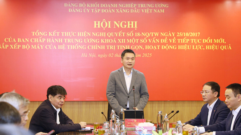 Đồng chí Phạm Văn Thanh, Ủy viên Ban Thường vụ Đảng ủy Khối Doanh nghiệp Trung ương, Bí thư Đảng ủy, Chủ tịch Hội đồng quản trị Petrolimex phát biểu tại hội nghị.