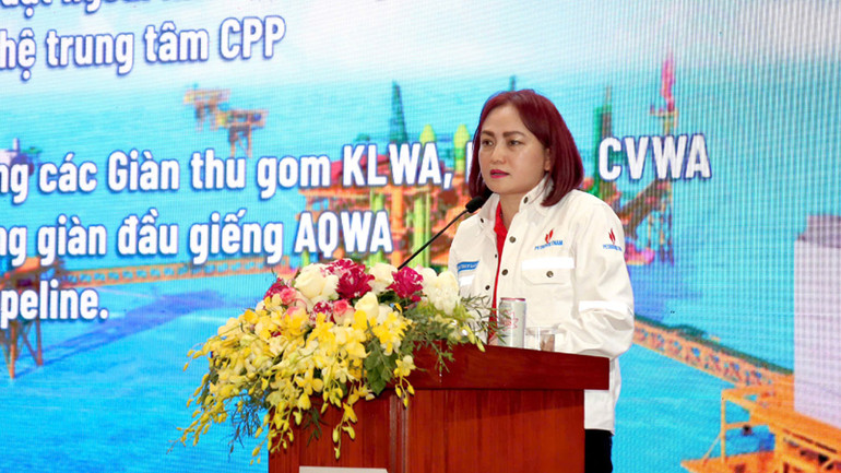 Chủ tịch Công đoàn Dầu khí Việt Nam Nghiêm Thuỳ Lan phát động thi đua hoàn thành giai đoạn 2 của dự án Chủ tịch Công đoàn Dầu khí Việt Nam Nghiêm Thuỳ Lan phát động thi đua hoàn thành giai đoạn 2 của dự án