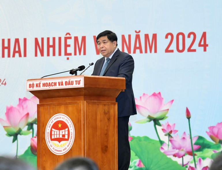 Bộ trưởng Kế hoạch và Đầu tư Nguyễn Chí Dũng phát biểu ý kiến tại Hội nghị. Bộ trưởng Kế hoạch và Đầu tư Nguyễn Chí Dũng phát biểu ý kiến tại Hội nghị.
