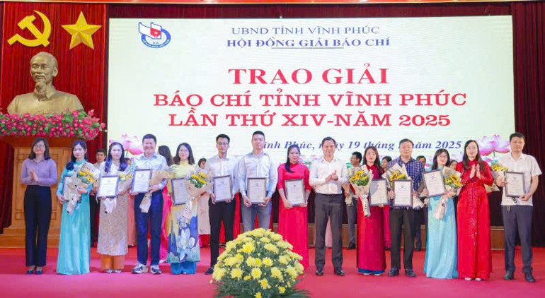 Các tác giả đạt giải C.