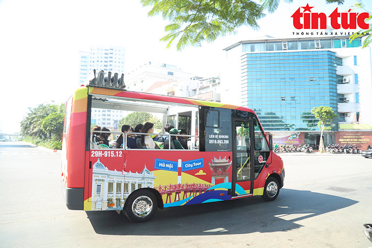 Trẻ em dưới 6 tuổi được miễn phí khi đi cùng người lớn.