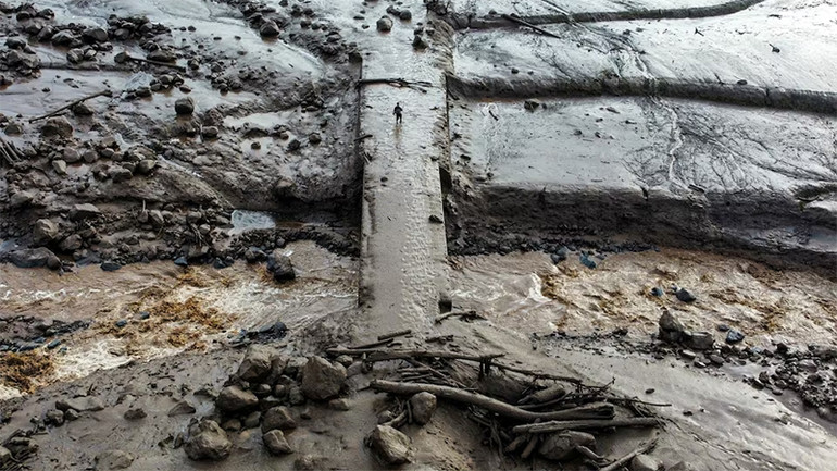 Huyện Tanah Datar, tỉnh Tây Sumatra, Indonesia chịu ảnh hưởng của lũ quét và sạt lở. (Ảnh: Antara) Huyện Tanah Datar, tỉnh Tây Sumatra, Indonesia chịu ảnh hưởng của lũ quét và sạt lở. (Ảnh: Antara)