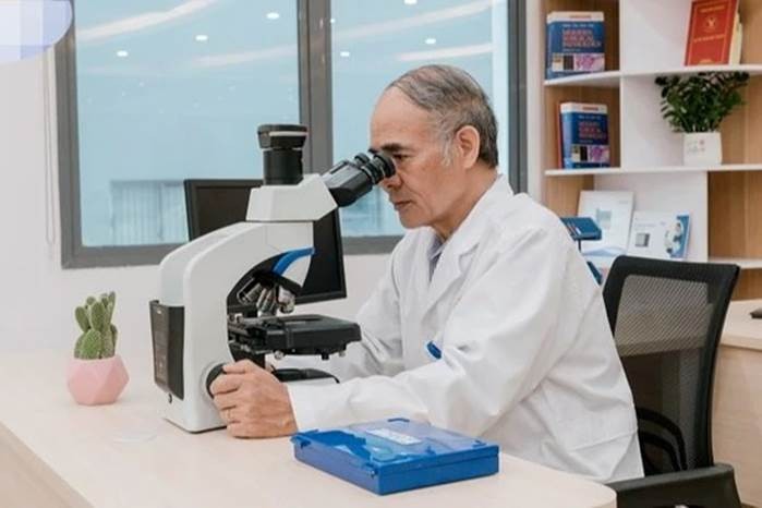 Mẫu bệnh phẩm thu được trong quá trình nội soi được gửi đến phân tích tại Trung tâm Giải phẫu bệnh MEDLATEC. Mẫu bệnh phẩm thu được trong quá trình nội soi được gửi đến phân tích tại Trung tâm Giải phẫu bệnh MEDLATEC.