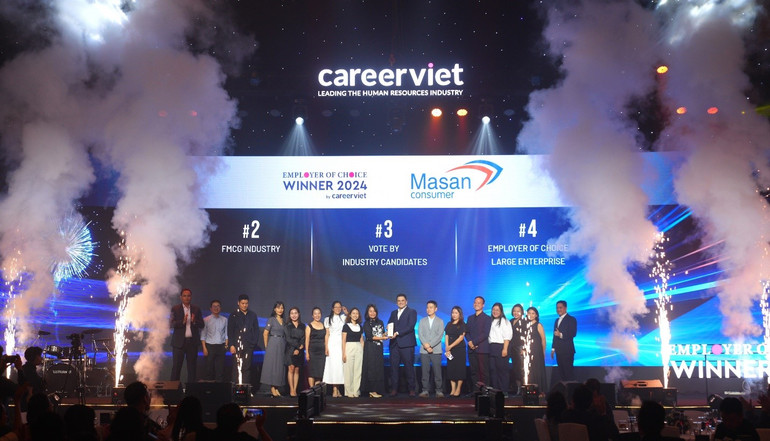 Đội ngũ nhân sự Masan Consumer nhận giải thưởng tại sự kiện. Đội ngũ nhân sự Masan Consumer nhận giải thưởng tại sự kiện.