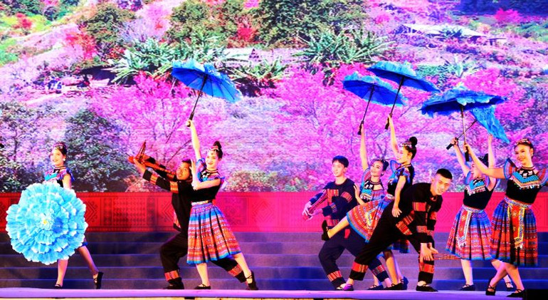 Một tiết mục văn nghệ đặc sắc tại lễ bế mạc Ngày hội Văn hóa các dân tộc tỉnh Đắk Lắk năm 2023.