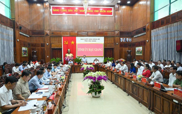 Quang cảnh buổi làm việc với Ban Thường vụ Tỉnh ủy Hậu Giang.