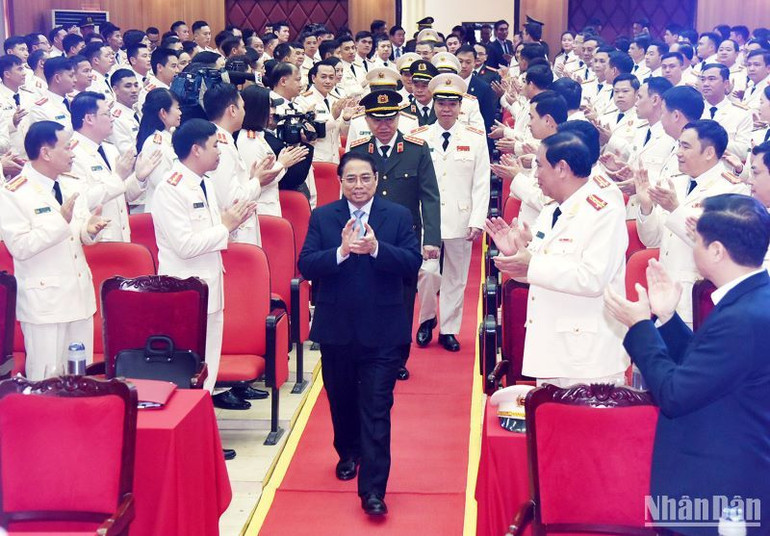 Thủ tướng Phạm Minh Chính đến thăm, chúc Tết cán bộ, chiến sĩ Bộ Tư lệnh Cảnh vệ.