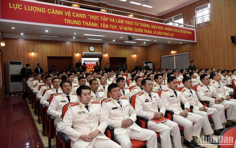 Các đại biểu tham dự hội nghị.