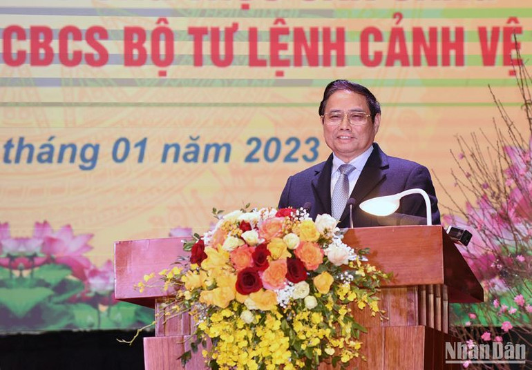 Thủ tướng Phạm Minh Chính chúc Tết cán bộ, chiến sĩ Bộ Tư lệnh Cảnh vệ và yêu cầu đơn vị chủ động nắm chắc, phân tích, dự báo đúng tình hình, nhận diện từ xa, từ sớm những nguy cơ đe dọa gây mất an ninh, an toàn đối tượng cảnh vệ để tham mưu các chủ trương, giải pháp chiến lược về công tác cảnh vệ.