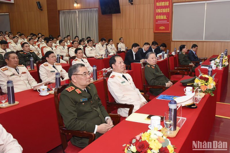 Các đại biểu tham dự hội nghị.