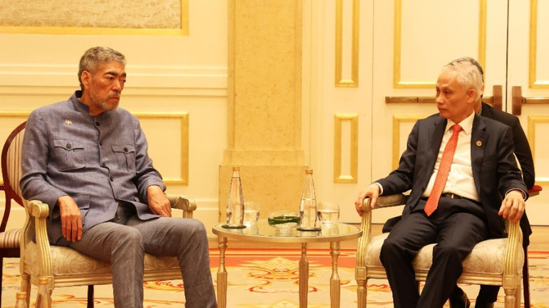 Đồng chí Lê Hoài Trung tiếp đồng chí Miguel Mejia, Tổng Bí thư Đảng Phong trào Cánh tả Thống nhất (MIU), Cộng hòa Dominica. (Ảnh: TTXVN) Đồng chí Lê Hoài Trung tiếp đồng chí Miguel Mejia, Tổng Bí thư Đảng Phong trào Cánh tả Thống nhất (MIU), Cộng hòa Dominica. (Ảnh: TTXVN)