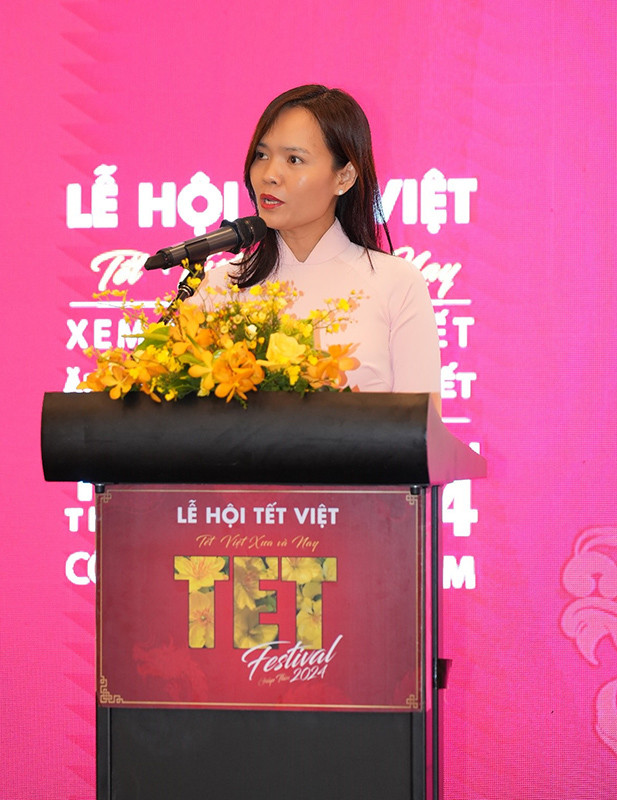 Bà Đinh Thị Hồng Vân, Giám đốc tiếp thị cấp cao, đại diện Công ty CP Hàng tiêu dùng Masan, phát biểu tại họp báo.