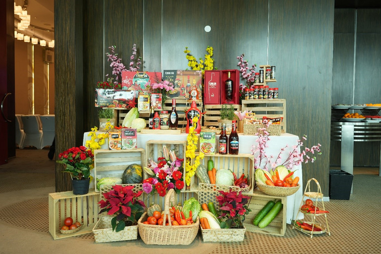 Khu vực trưng bày các sản phẩm của nhãn hàng CHINSU đẹp mắt trong cuộc họp báo.