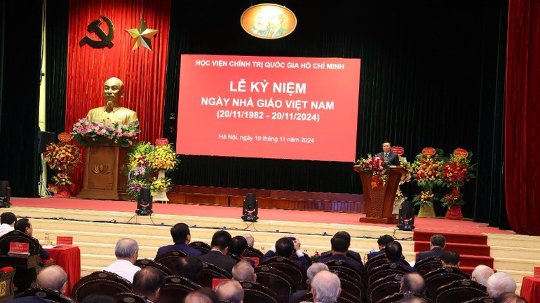 Quang cảnh buổi lễ kỷ niệm 42 năm Ngày Nhà giáo Việt Nam tại Học viện Chính trị quốc gia Hồ Chí Minh.