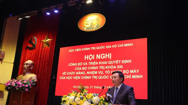 Đồng chí Nguyễn Xuân Thắng phát biểu tại Hội nghị.