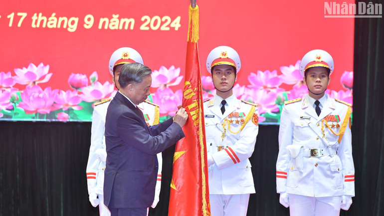 Tổng Bí thư, Chủ tịch nước Tô Lâm trao Huân chương Lao động hạng Nhất, tặng Học viện Chính trị quốc gia Hồ Chí Minh.