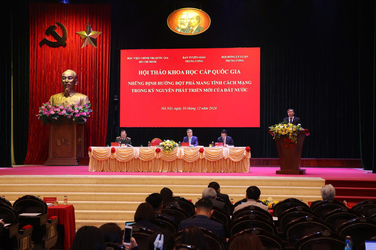 Quang cảnh Hội thảo khoa học "Những định hướng đột phá mang tính cách mạng trong kỷ nguyên phát triển mới của đất nước".