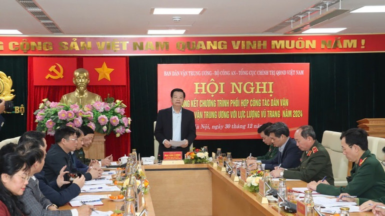 Đồng chí Mai Văn Chính phát biểu tại Hội nghị. Đồng chí Mai Văn Chính phát biểu tại Hội nghị.