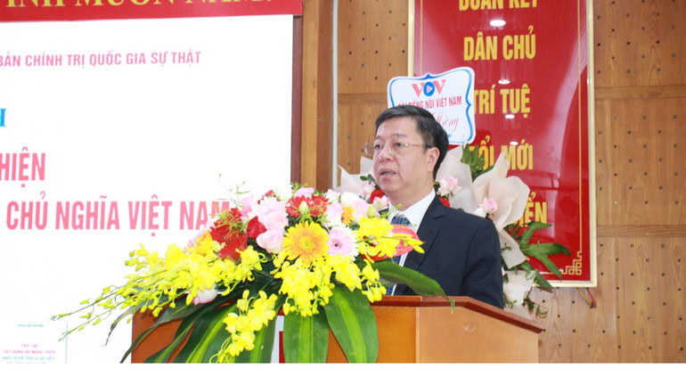 Đồng chí Vũ Trọng Lâm, Giám đốc-Tổng Biên tập Nhà xuất bản Chính trị quốc gia Sự thật phát biểu tại lễ ra mắt sách Tiếp tục xây dựng và hoàn thiện Nhà nước pháp quyền xã hội chủ nghĩa Việt Nam. Đồng chí Vũ Trọng Lâm, Giám đốc-Tổng Biên tập Nhà xuất bản Chính trị quốc gia Sự thật phát biểu tại lễ ra mắt sách Tiếp tục xây dựng và hoàn thiện Nhà nước pháp quyền xã hội chủ nghĩa Việt Nam.