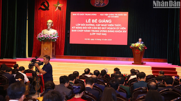 Quang cảnh Lễ bế giảng lớp bồi dưỡng, cập nhật kiến thức, kỹ năng đối với cán bộ quy hoạch Ủy viên Ban Chấp hành Trung ương Đảng khóa XIV (lớp thứ 2).