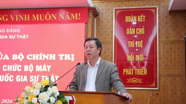 Đồng chí Vũ Trọng Lâm, Giám đốc-Tổng Biên tập Nhà xuất bản Chính trị quốc gia Sự thật phát biểu tại buổi lễ.