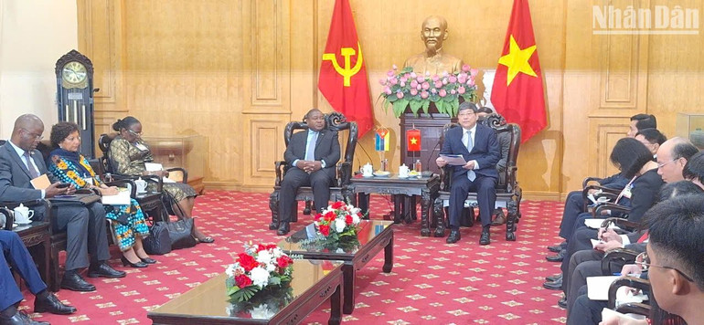 Quang cảnh buổi tiếp Tổng thống Filipe Jacinto Nyusi và đoàn cán bộ cấp cao nước Cộng hòa Mozambique tại Học viện Chính trị quốc gia Hồ Chí Minh.