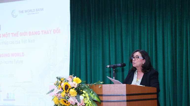 Bà Manuela V. Ferro phát biểu tại Tọa đàm.