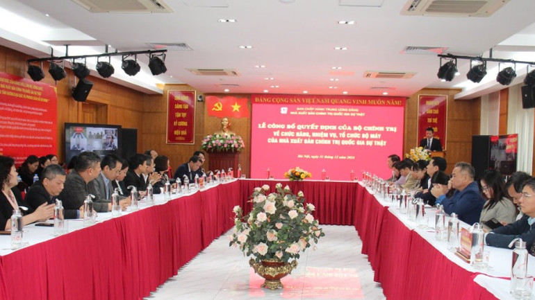 Toàn cảnh Lễ công bố.