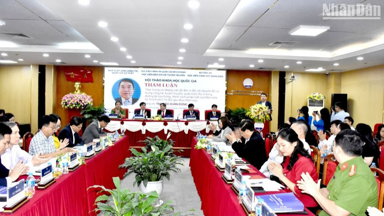 Nhiều đại biểu đóng góp ý kiến, giải pháp nhằm đẩy mạnh hiệu quả chuyển đổi số trong hoạt động của cơ quan, đơn vị.