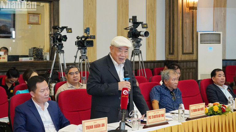 Đại biểu phát biểu tại hội thảo "Nâng cao vai trò của thành phần kinh tế Nhà nước trong nền kinh tế thị trường định hướng xã hội chủ nghĩa ở Việt Nam - thực tiễn Tổng Công ty Hàng không Việt Nam - Vietnam Airlines".