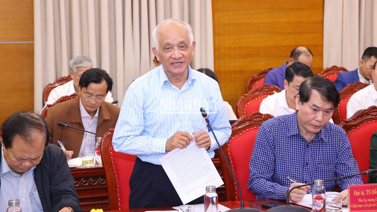 Đại biểu phát biểu ý kiến tại hội thảo khoa học “Nghiên cứu, vận dụng và phát triển sáng tạo tư tưởng Hồ Chí Minh trong công cuộc xây dựng đất nước và bảo vệ Tổ quốc thời kỳ đổi mới (giai đoạn từ 1986 đến nay, định hướng đến năm 2030 và tầm nhìn đến năm 2045)”.