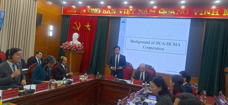 Đồng chí Hoàng Phúc Lâm, Phó Bí thư Đảng ủy, Phó Giám đốc Học viện Chính trị quốc gia Hồ Chí Minh phát biểu tại tọa đàm.