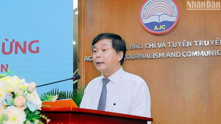 Giám đốc Học viện Báo chí và Tuyên truyền Phạm Minh Sơn phát biểu tại hội thảo. Giám đốc Học viện Báo chí và Tuyên truyền Phạm Minh Sơn phát biểu tại hội thảo.