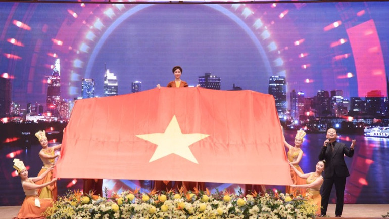 Một tiết mục văn nghệ được biểu diễn tại Lễ công bố (Ảnh: TRẦN HẢI).