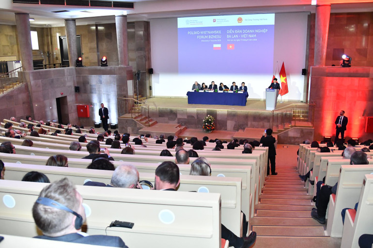 Quang cảnh Diễn đàn (Ảnh: THANH GIANG). Quang cảnh Diễn đàn (Ảnh: THANH GIANG).