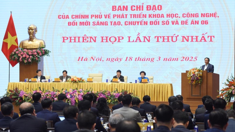 Quang cảnh phiên họp lần thứ nhất. (Ảnh: TRẦN HẢI)