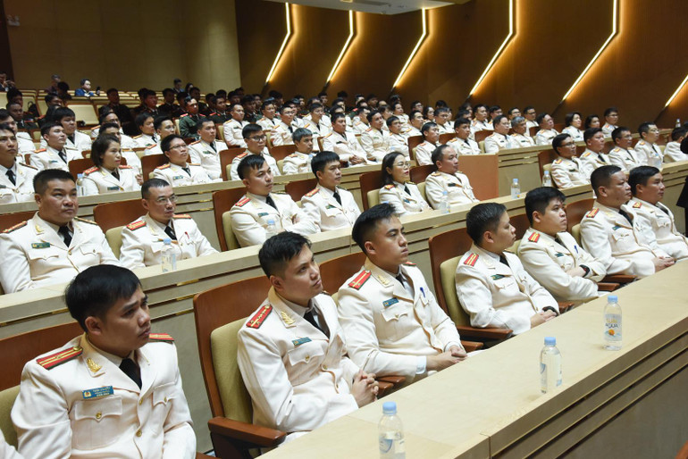 Cán bộ, chiến sĩ Cục An ninh điều tra. (Ảnh: TRẦN HẢI)