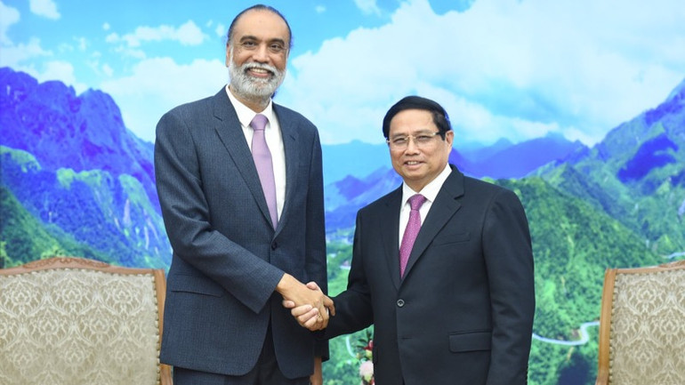 Thủ tướng Phạm Minh Chính và Phó Tổng Thư ký Liên hợp quốc Amandeep Singh Gill. (Ảnh: TRẦN HẢI)