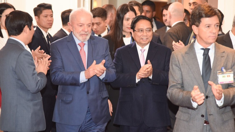 Thủ tướng Phạm Minh Chính và Tổng thống Brazil Luiz Inácio Lula da Silva tới dự Diễn đàn Kinh tế Việt Nam-Brazil. (Ảnh: TRẦN HẢI)